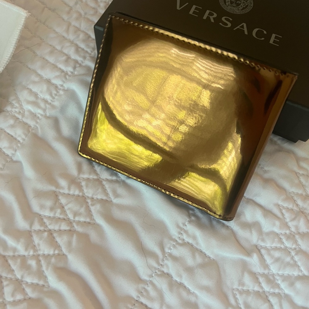 Versace Shiny Gold Card Holder - Picture 6 of 9